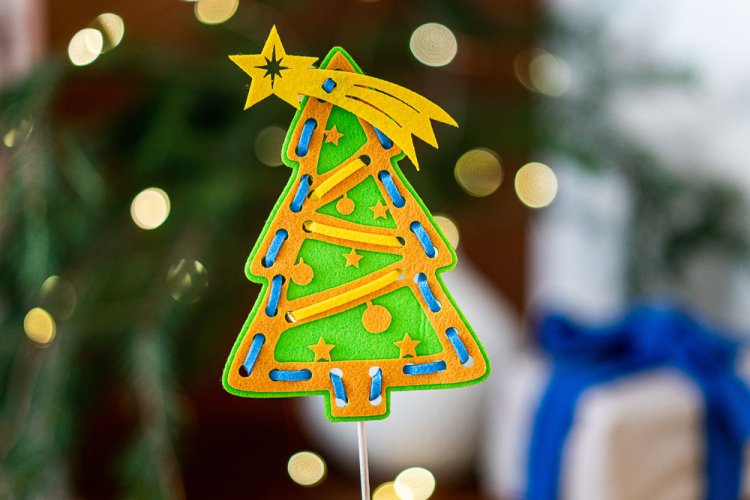 Provlékačka - vánoční stromeček - Velikost sady: 5 ks provlékaček (32 Kč/ks), Barva provlékačky: modrá