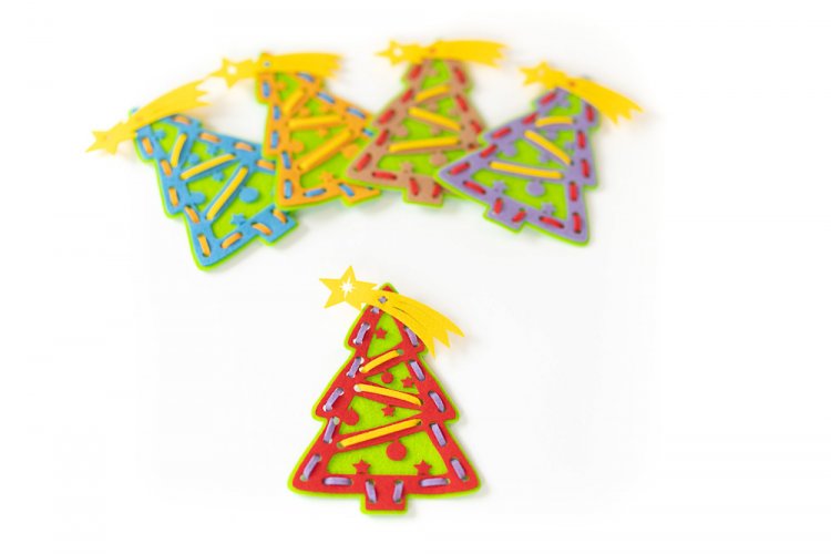 Provlékačka - vánoční stromeček - Velikost sady: 5 ks provlékaček (32 Kč/ks), Barva provlékačky: mix barev