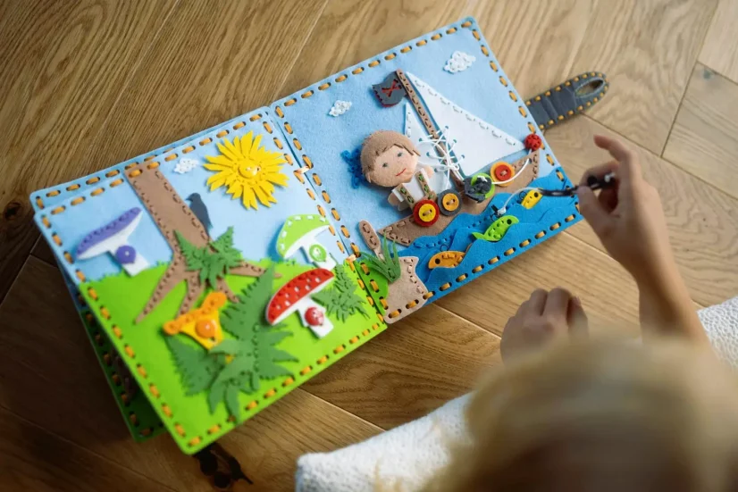 Quiet Book BUUK Dobrodružství — interaktivní knížka pro kluky