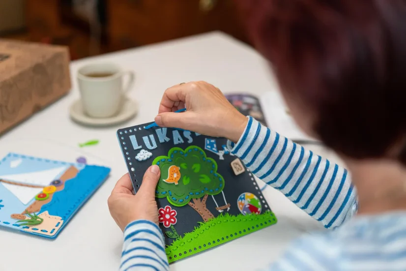Quiet Book BUUK statek — provlékací knížka univerzální