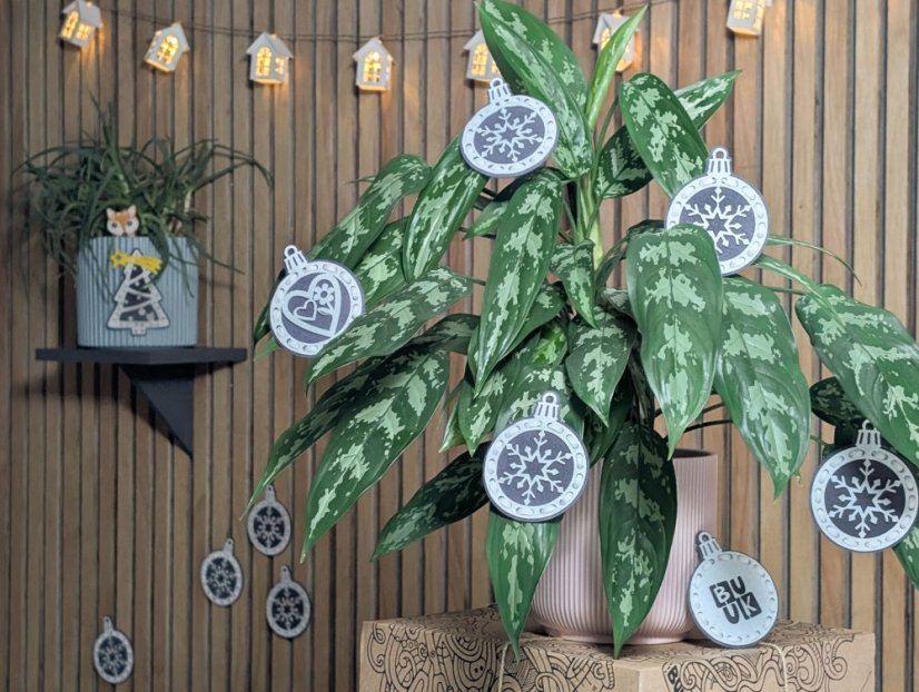 Vánoční ozdoby - DIY sada provlékačky 24 ks (tmavá)