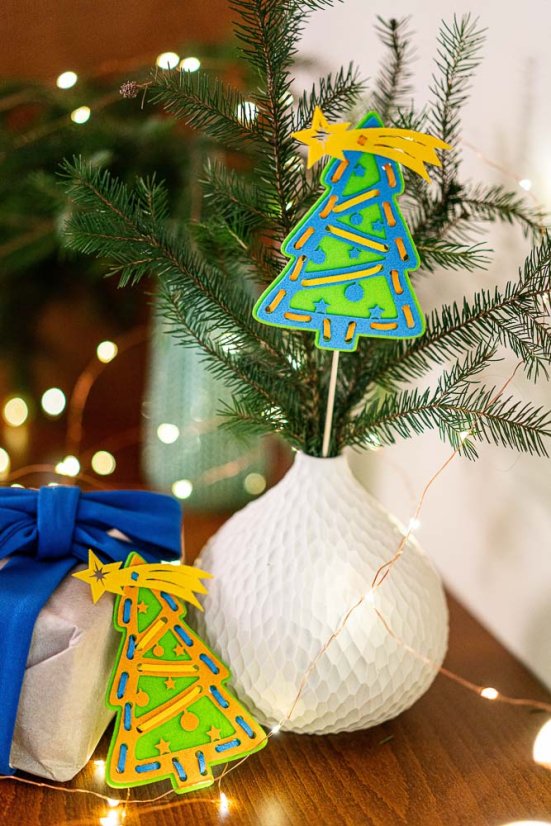 Provlékačka - vánoční stromeček - Velikost sady: jedna provlékačka (39 Kč/ks), Barva provlékačky: fialová