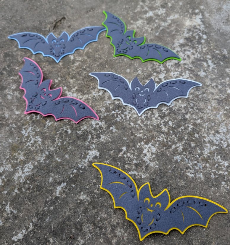 Provlékačka Netopýr (tmavý) - tvoření pro děti - Velikost sady: 10 ks provlékaček (29 Kč/ks), Barva provlékačky: růžová