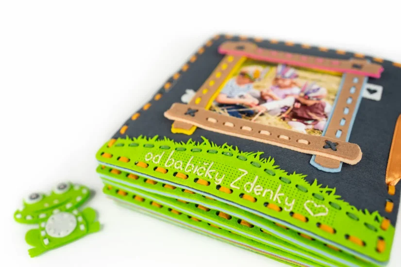 Quiet Book BUUK Statek — provlékací knížka univerzální