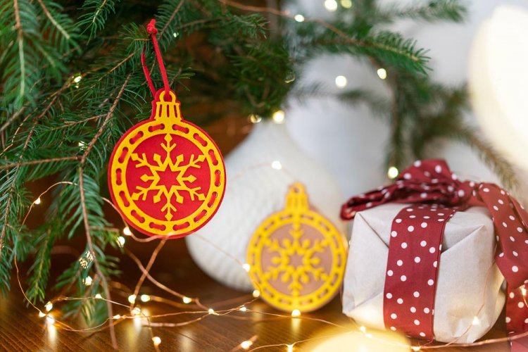 Provlékačka - vánoční ozdoba - Velikost sady: 5 ks provlékaček (32 Kč/ks), Barva provlékačky: fialová