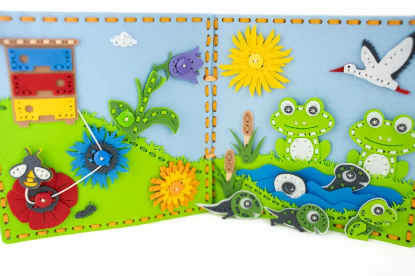Quiet Book BUUK Statek — provlékací knížka univerzální